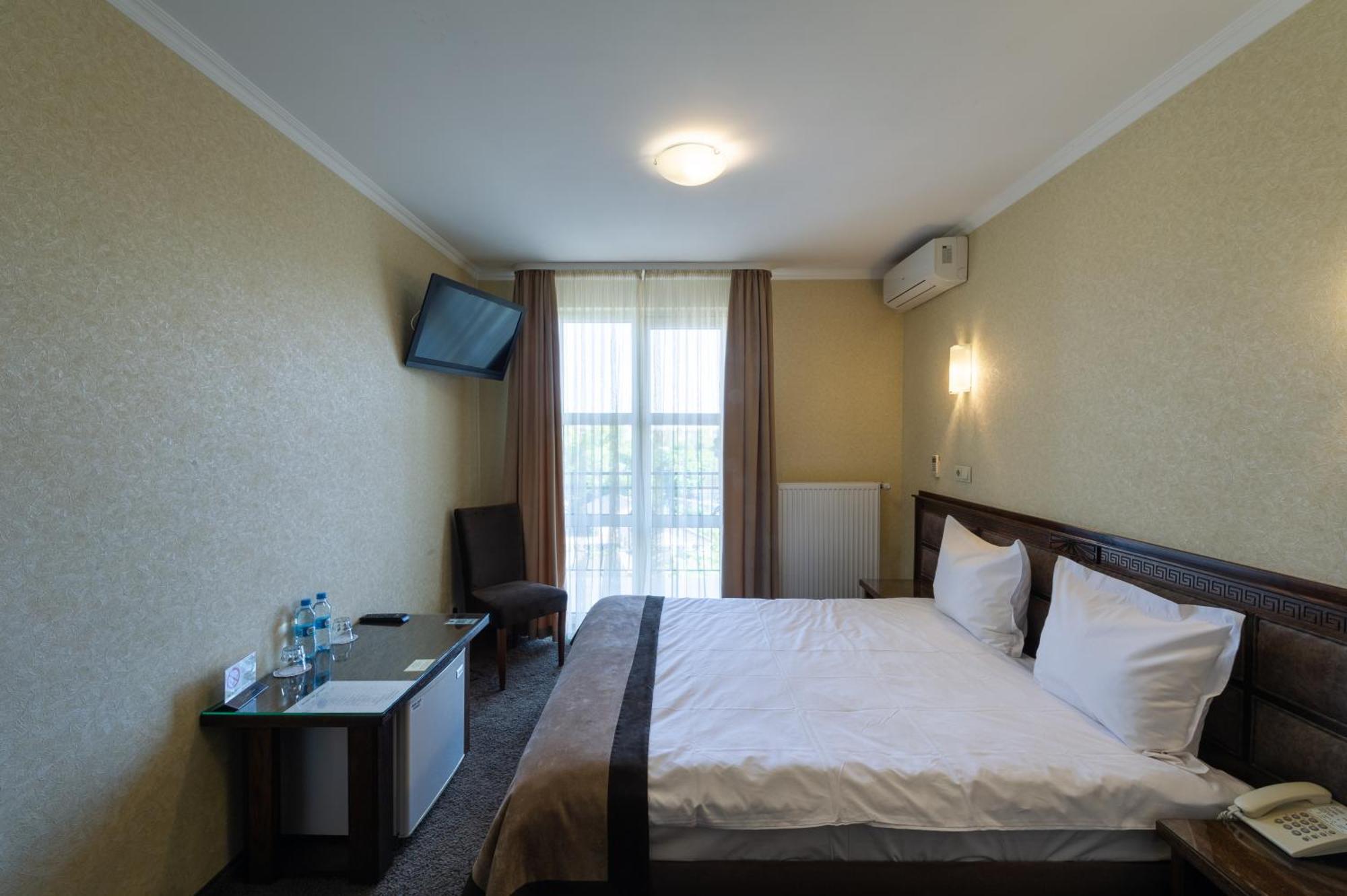 Avalon Palace Тернополь Экстерьер фото