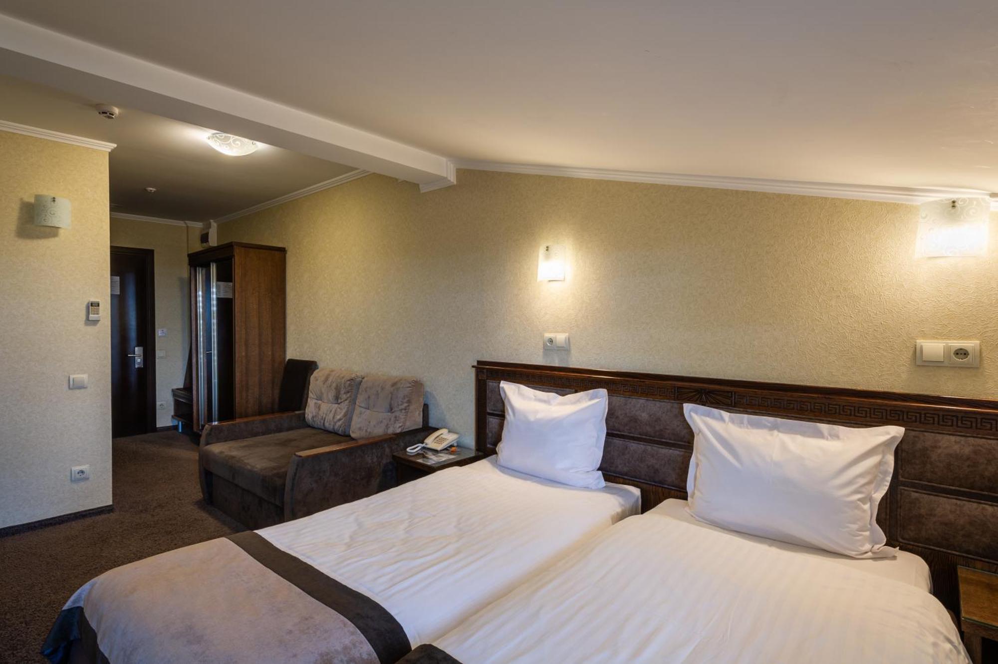 Avalon Palace Тернополь Экстерьер фото