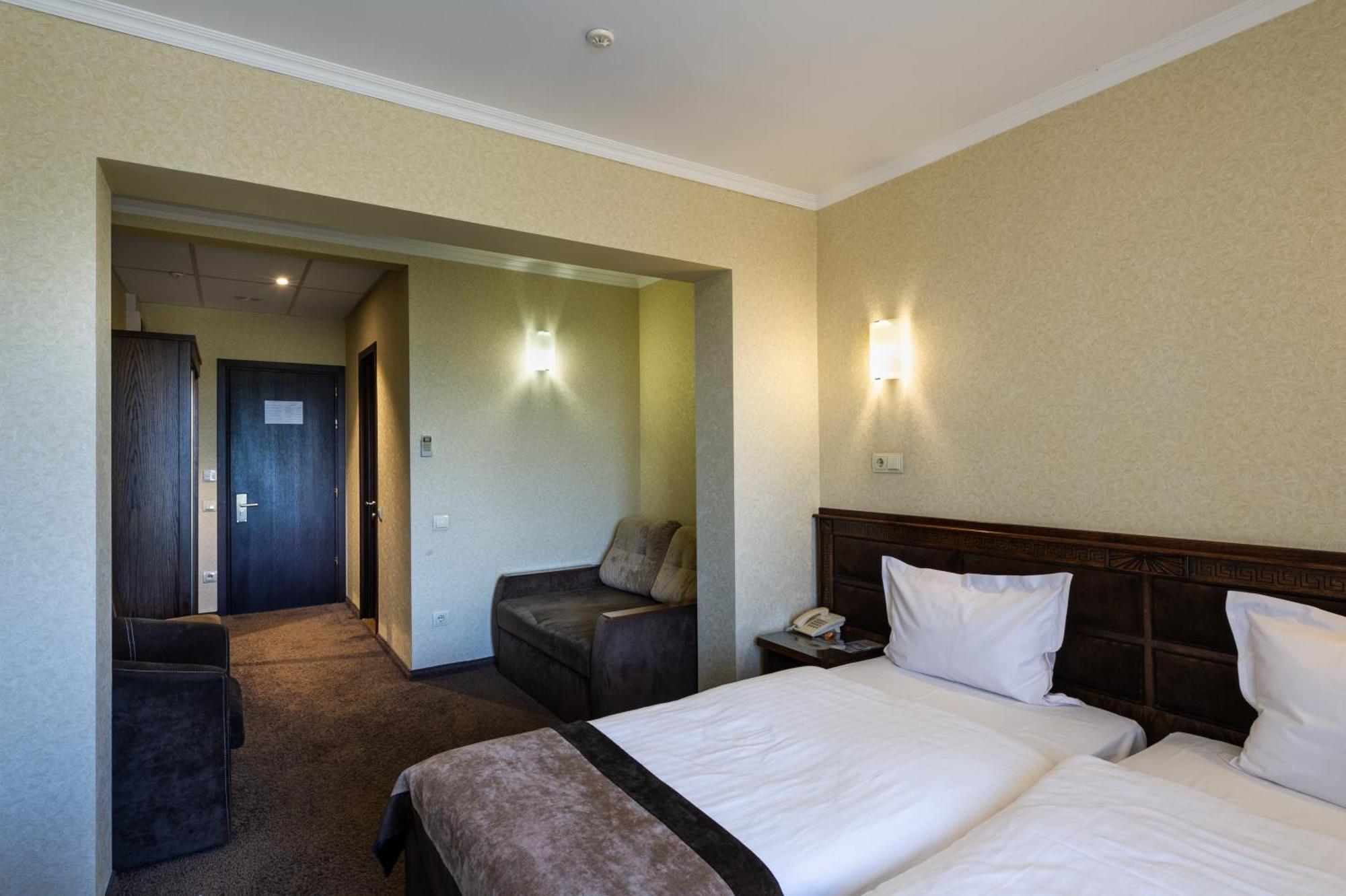 Avalon Palace Тернополь Экстерьер фото