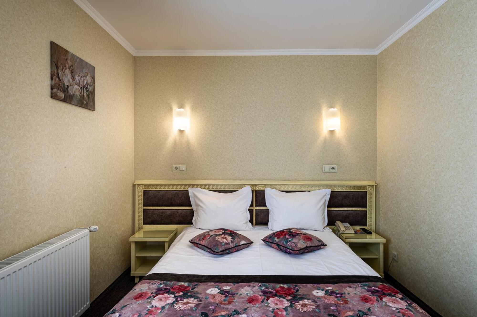 Avalon Palace Тернополь Экстерьер фото