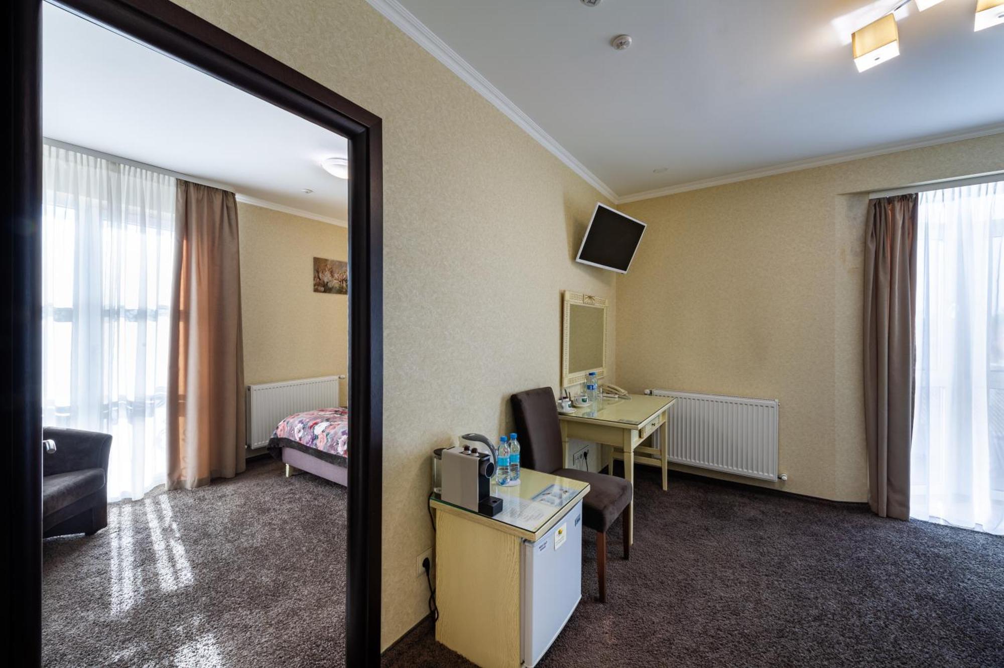 Avalon Palace Тернополь Экстерьер фото