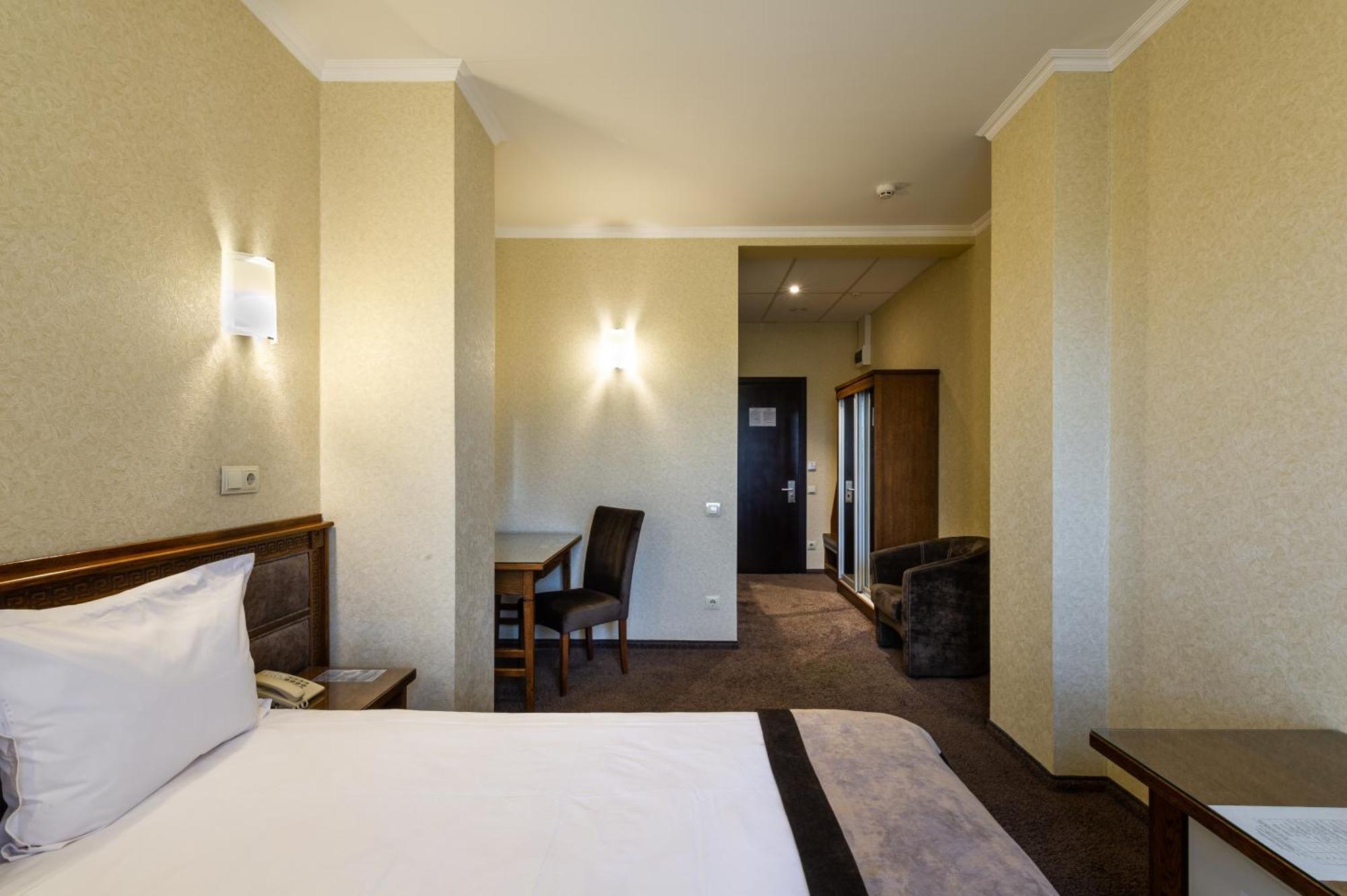 Avalon Palace Тернополь Экстерьер фото