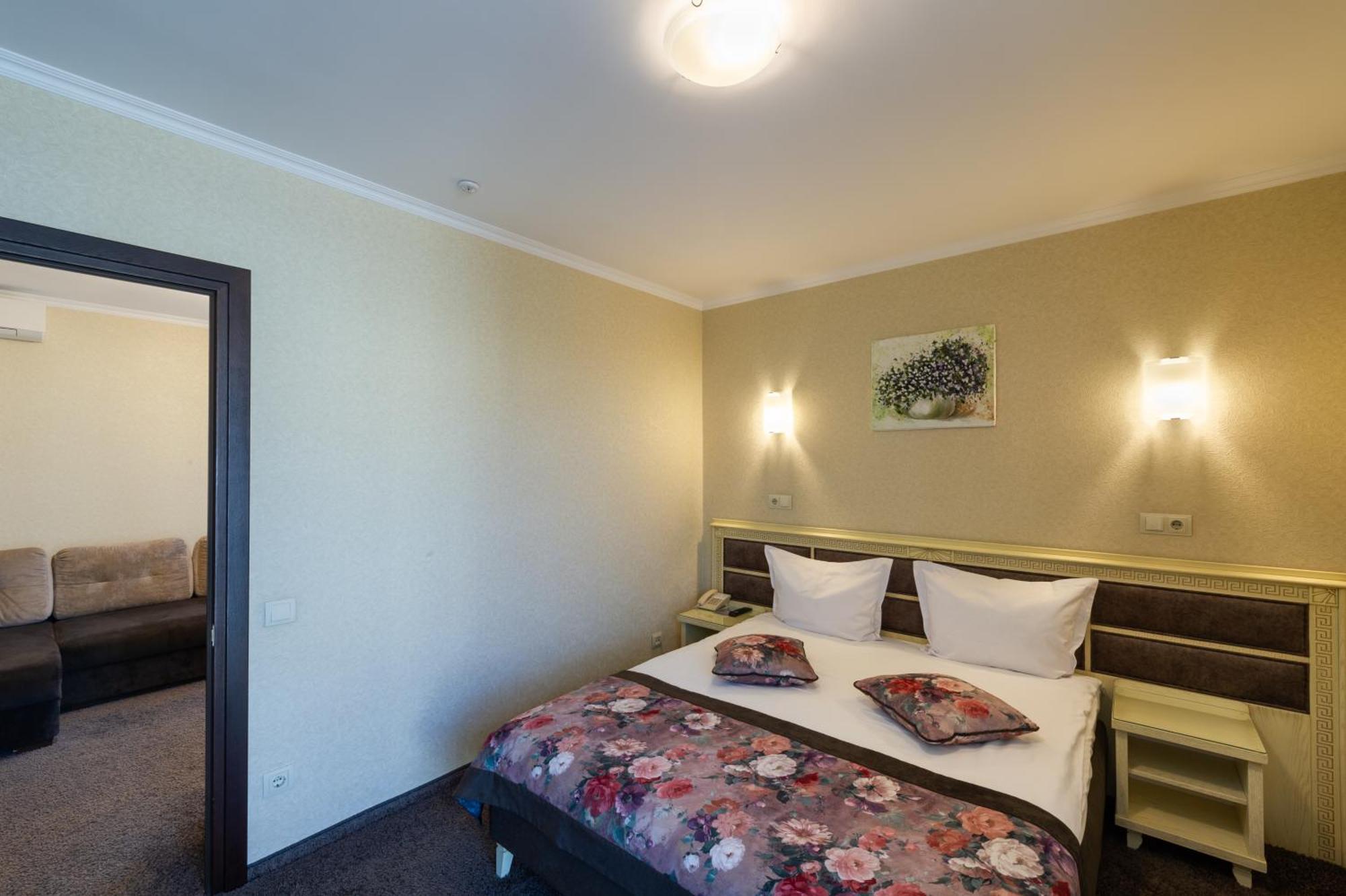 Avalon Palace Тернополь Экстерьер фото
