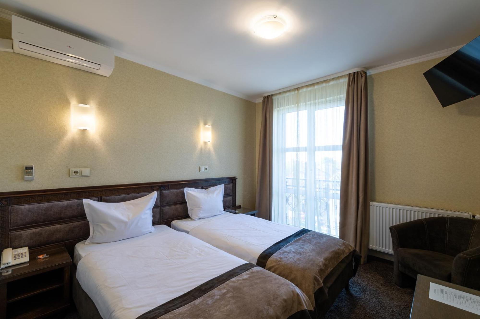 Avalon Palace Тернополь Экстерьер фото