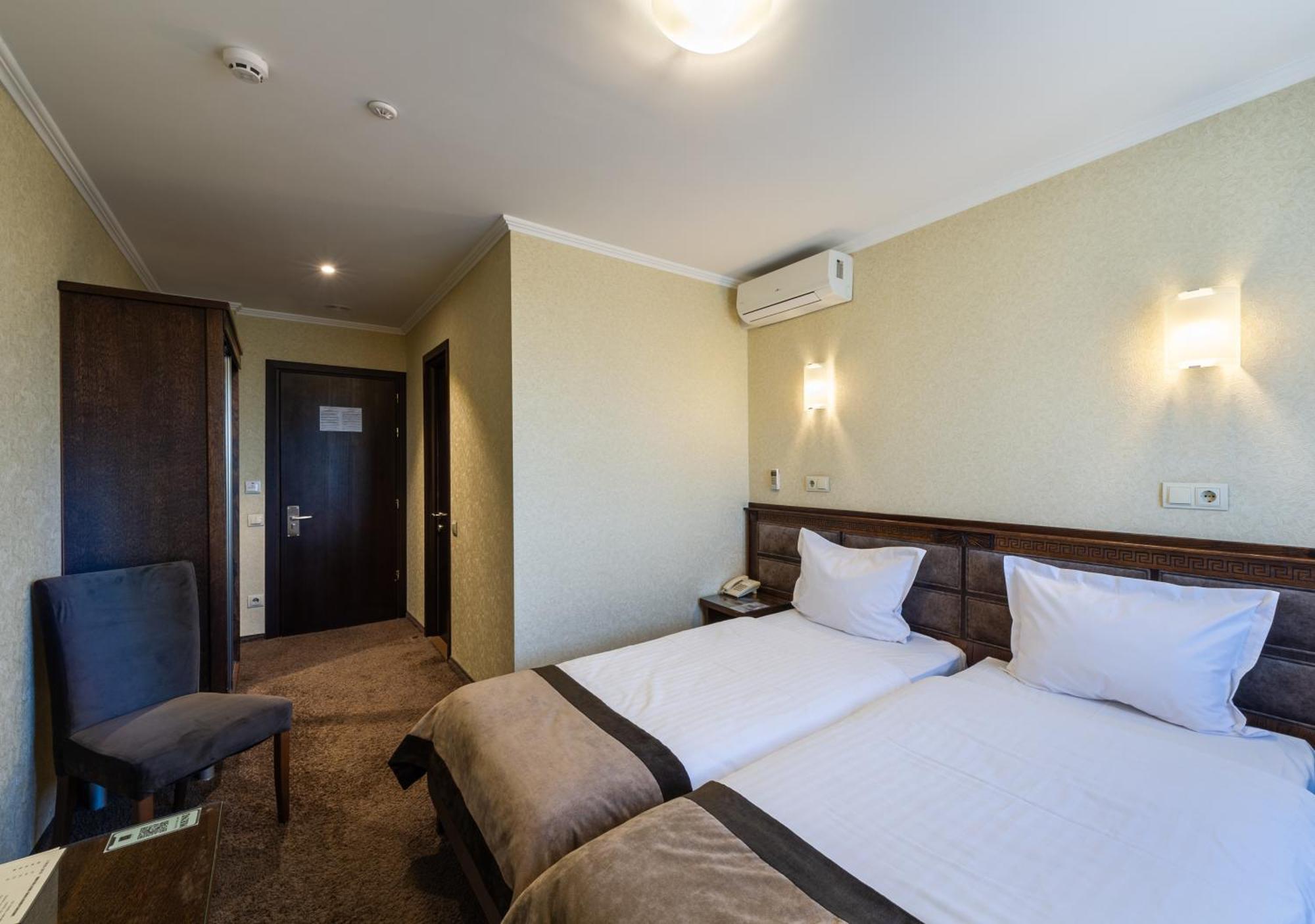 Avalon Palace Тернополь Экстерьер фото