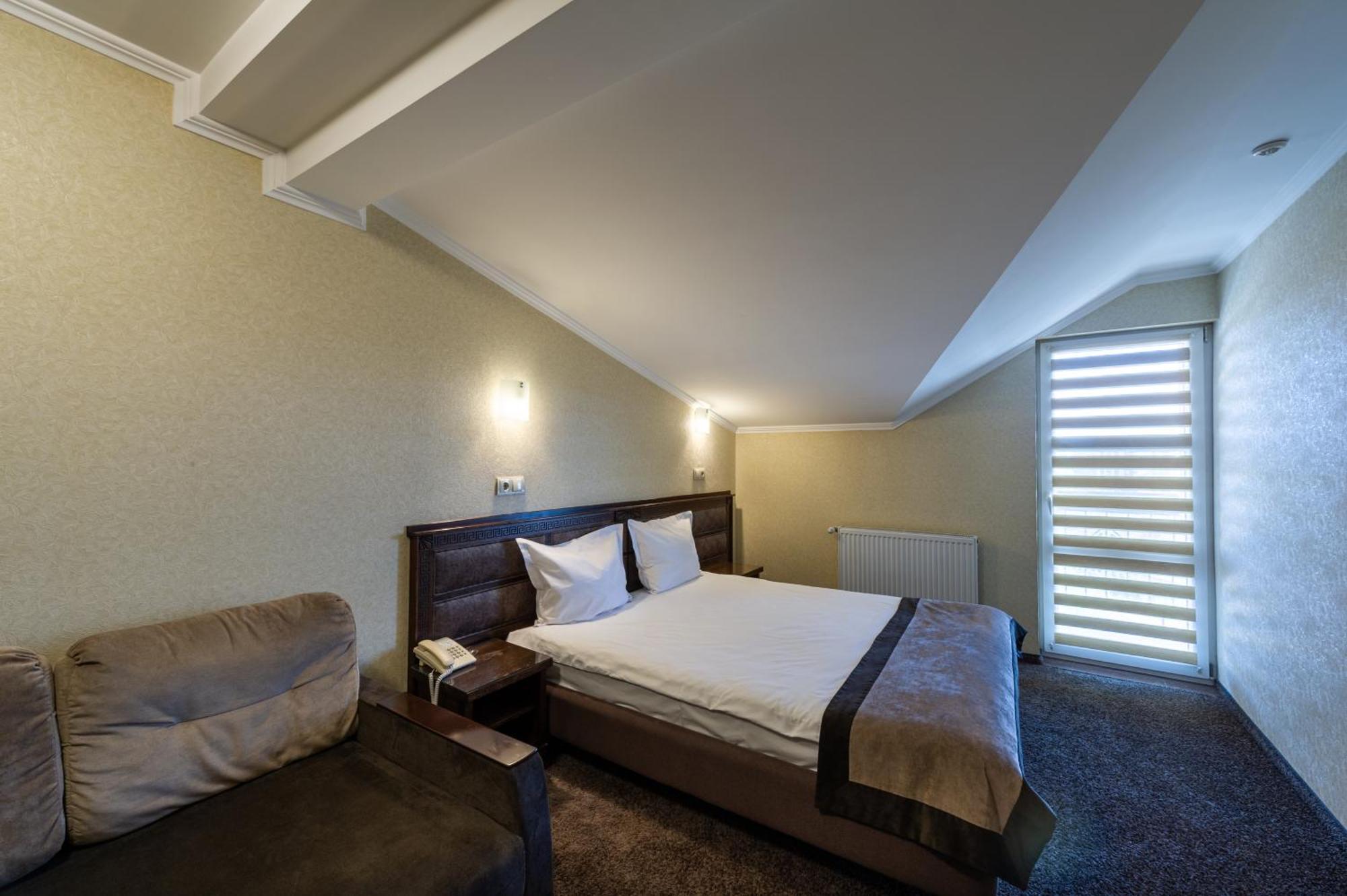 Avalon Palace Тернополь Экстерьер фото