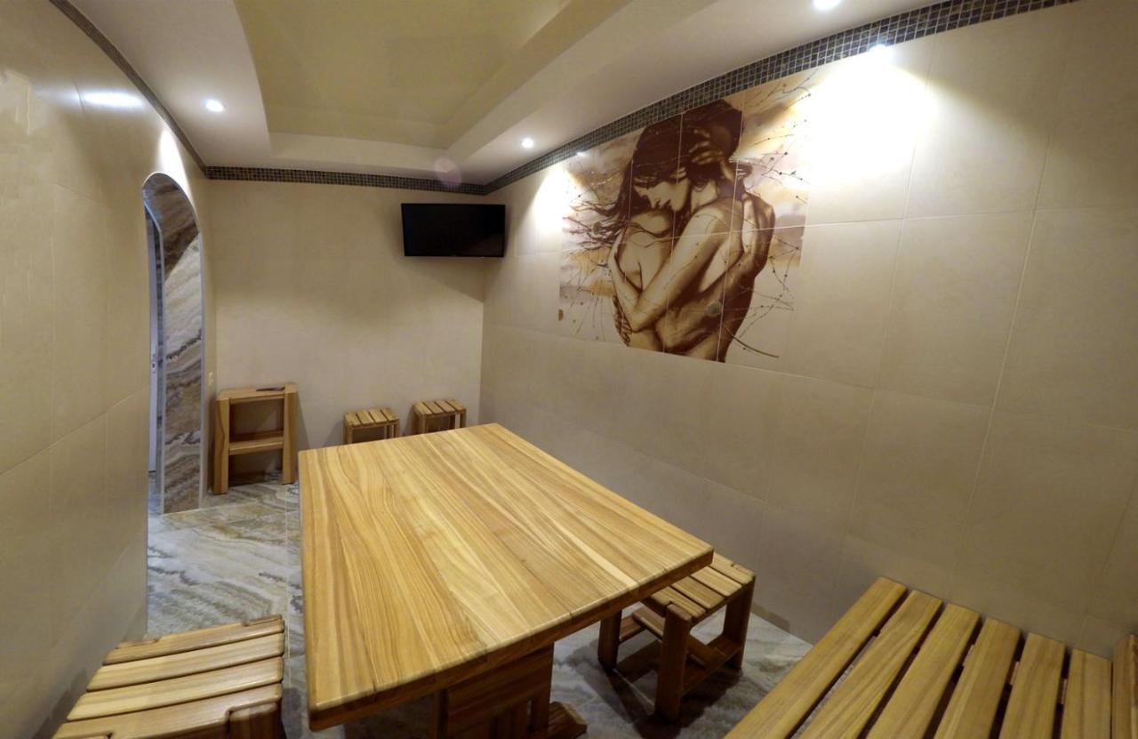 Avalon Palace Тернополь Экстерьер фото
